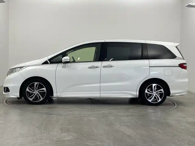 ホンダ オデッセイ アブソルート・Xホンダセンジング 群馬県 2016(平28)年 6.7万km ホワイトオーキッドパール ・純正ギャザーズナビ ＜フルセグTV＞/・バックモニター/・両側パワースライドドア/・レーダークルーズコントロール/・ビルトインETC/・パワーシート/・レーンアシスト/・横滑り防止装置/・盗難防止装置/・オートライト/・ホンダセンシング/・スマートキー/・エンジンスタートボタン/・ハーフレザーシート/・SRSエアバッグ（運転席/助手席/サイド/カーテン）/・LEDヘッドライト/・純正１７インチアルミホイール
