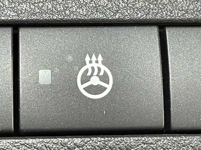 日産 キックス オーテック 愛知県 2021(令3)年 1.3万km ブルーブラック 純正9インチナビ/（Bluetooth/AM/FM/ワンセグTV）/衝突軽減ブレーキ/レーダークルーズコントロール/シートヒーター/LEDヘッドライト/ETC/ドライブレコーダー/デジタルインナーミラー/ステアリングヒーター/コーナーセンサー/プッシュスタートボタン/スマートキー