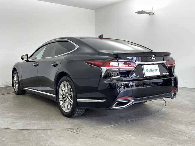 レクサス ＬＳ 500 バージョンL 兵庫県 2018(平30)年 7.2万km ブラック ・LEXUS　Safety　System/・プリクラッシュセーフティ/・フロントクロストラフィックアラート/・レーダークルーズコントロール（全車速追従機能付）/・レーントレーシングアシスト/・操舵支援/・警報支援/・レーンチェンジアシスト/・ドライバー異常時停車支援システム/・アダプティブハイビームシステム/・ロードサインアシスト/・先行車発進告知機能/・ブラインドスポットモニター/・パノラミックビューモニター/・純正12.3インチナビ/CD/DVD/Blu-ray/SD/USB//BT/フルセグ/Miracast/AUX/・ビルトインETC2.0/・サンルーフ/・ヘッドアップディスプレイ/・デジタルインナーミラー/・純正ドライブレコーダー/・レザーシート/・全席パワーシート/・全席シートヒーター/・全席シートベンチレーション/・前席リフレッシュシート/・ステアリングヒーター/・全ドアイージークローザー/・ハンズフリー電動トランクリッド/・カーボン調リアスポイラー/・3眼LEDライト/・リアフォグ/・AC100V電源