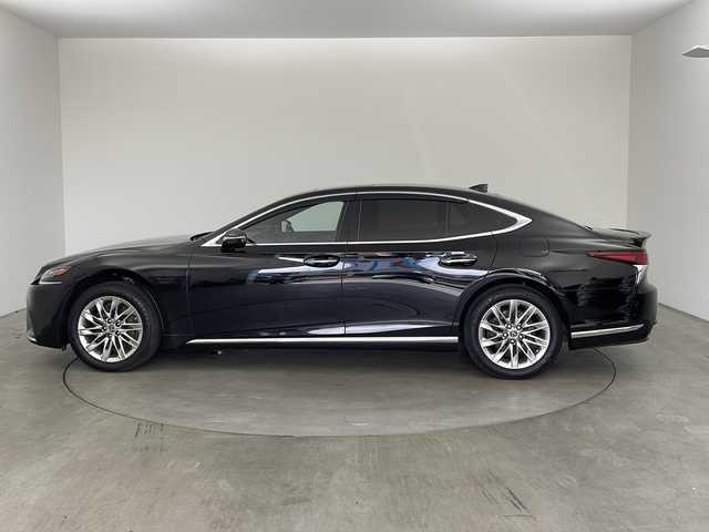 レクサス ＬＳ 500 バージョンL 兵庫県 2018(平30)年 7.2万km ブラック ・LEXUS　Safety　System/・プリクラッシュセーフティ/・フロントクロストラフィックアラート/・レーダークルーズコントロール（全車速追従機能付）/・レーントレーシングアシスト/・操舵支援/・警報支援/・レーンチェンジアシスト/・ドライバー異常時停車支援システム/・アダプティブハイビームシステム/・ロードサインアシスト/・先行車発進告知機能/・ブラインドスポットモニター/・パノラミックビューモニター/・純正12.3インチナビ/CD/DVD/Blu-ray/SD/USB//BT/フルセグ/Miracast/AUX/・ビルトインETC2.0/・サンルーフ/・ヘッドアップディスプレイ/・デジタルインナーミラー/・純正ドライブレコーダー/・レザーシート/・全席パワーシート/・全席シートヒーター/・全席シートベンチレーション/・前席リフレッシュシート/・ステアリングヒーター/・全ドアイージークローザー/・ハンズフリー電動トランクリッド/・カーボン調リアスポイラー/・3眼LEDライト/・リアフォグ/・AC100V電源
