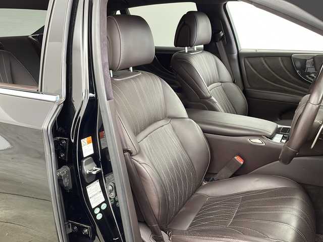 レクサス ＬＳ 500 バージョンL 兵庫県 2018(平30)年 7.2万km ブラック ・LEXUS　Safety　System/・プリクラッシュセーフティ/・フロントクロストラフィックアラート/・レーダークルーズコントロール（全車速追従機能付）/・レーントレーシングアシスト/・操舵支援/・警報支援/・レーンチェンジアシスト/・ドライバー異常時停車支援システム/・アダプティブハイビームシステム/・ロードサインアシスト/・先行車発進告知機能/・ブラインドスポットモニター/・パノラミックビューモニター/・純正12.3インチナビ/CD/DVD/Blu-ray/SD/USB//BT/フルセグ/Miracast/AUX/・ビルトインETC2.0/・サンルーフ/・ヘッドアップディスプレイ/・デジタルインナーミラー/・純正ドライブレコーダー/・レザーシート/・全席パワーシート/・全席シートヒーター/・全席シートベンチレーション/・前席リフレッシュシート/・ステアリングヒーター/・全ドアイージークローザー/・ハンズフリー電動トランクリッド/・カーボン調リアスポイラー/・3眼LEDライト/・リアフォグ/・AC100V電源