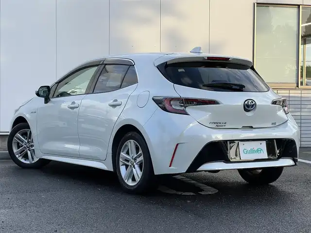 トヨタ カローラ スポーツ ハイブリッドG 三重県 2020(令2)年 5万km ホワイトパールクリスタルシャイン 純正9インチディスプレイオーディオ(車載ナビ機能有)/6スピーカー（AM/FM/Bluetooth/Miracast/TV）/バックカメラ/シートヒーター（前席）/トヨタセーフティセンス（プリクラッシュセーフティセンス/レーントレーシングアシスト/レーダークルーズコントロール/オートマチックハイビーム/ロードサインアシスト）/ETC/ブラインドスポットッモニター/左右独立式温度調整オートエアコン/スマートエントリー/スタートシステム/角形3灯式LEDヘッドランプ/ガンメタリック枠付ガンメタリックハニカムメッシュフロントグリル/メッキサイドウインドウモールディング/ブラックセンターピラーガーニッシュ/ホワイトステッチ入合皮革巻きダッシュボード/サテンメッキインパネ加飾/サテンメッキ加飾付ピアノブラックオーディオパネル/シルバーインサイドドアハンドル/シルバー加飾付革巻きシフトノブ/サテンメッキ加飾付アナログメーター/4.2インチカラーマルチインフォメーションディスプレイ/ブラックファブリックシート/スポーティシート（前席）/革巻きステアリングホイール