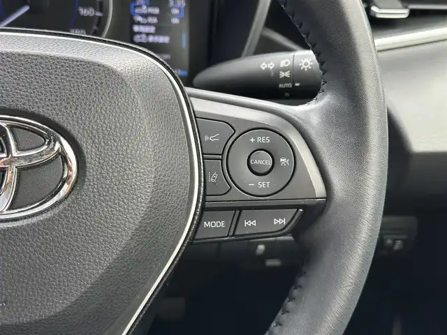 トヨタ カローラ スポーツ ハイブリッドG 三重県 2020(令2)年 5万km ホワイトパールクリスタルシャイン 純正9インチディスプレイオーディオ(車載ナビ機能有)/6スピーカー（AM/FM/Bluetooth/Miracast/TV）/バックカメラ/シートヒーター（前席）/トヨタセーフティセンス（プリクラッシュセーフティセンス/レーントレーシングアシスト/レーダークルーズコントロール/オートマチックハイビーム/ロードサインアシスト）/ETC/ブラインドスポットッモニター/左右独立式温度調整オートエアコン/スマートエントリー/スタートシステム/角形3灯式LEDヘッドランプ/ガンメタリック枠付ガンメタリックハニカムメッシュフロントグリル/メッキサイドウインドウモールディング/ブラックセンターピラーガーニッシュ/ホワイトステッチ入合皮革巻きダッシュボード/サテンメッキインパネ加飾/サテンメッキ加飾付ピアノブラックオーディオパネル/シルバーインサイドドアハンドル/シルバー加飾付革巻きシフトノブ/サテンメッキ加飾付アナログメーター/4.2インチカラーマルチインフォメーションディスプレイ/ブラックファブリックシート/スポーティシート（前席）/革巻きステアリングホイール