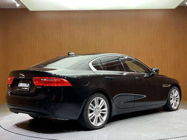 ジャガー ＸＥ XE プレステージ 千葉県 2017(平29)年 1.6万km 黒 １オーナー　/ＡＣＣ　/純正ナビ　/３６０°カメラ　/レザーシート　/シートヒーター　/パワーシート　/ＭＥＲＩＤＩＡＮサウンド　/キセノンヘッドライト　/オートライト　/レーンキープアシスト　/ＥＴＣ　/電動リアゲート
