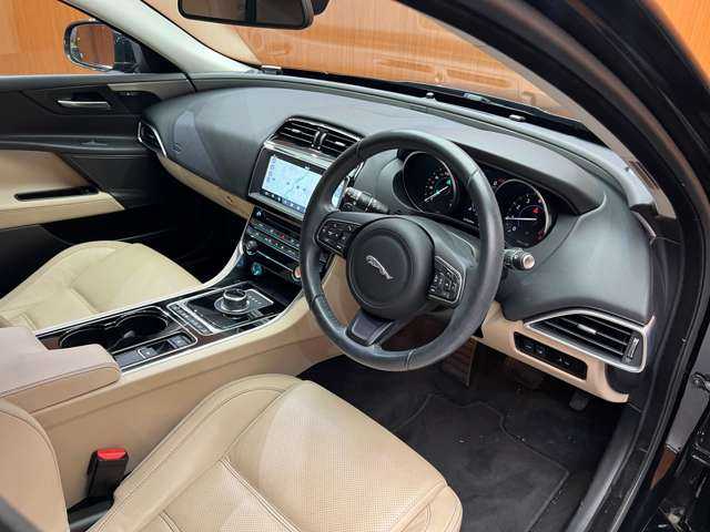 ジャガー ＸＥ XE プレステージ 千葉県 2017(平29)年 1.6万km 黒 １オーナー　/ＡＣＣ　/純正ナビ　/３６０°カメラ　/レザーシート　/シートヒーター　/パワーシート　/ＭＥＲＩＤＩＡＮサウンド　/キセノンヘッドライト　/オートライト　/レーンキープアシスト　/ＥＴＣ　/電動リアゲート