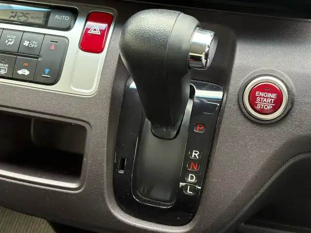 ホンダ Ｎ ＯＮＥ プレミアム Lパッケージ 三重県 2013(平25)年 6万km パープルⅡ ♪ワンオーナー/♪走行59119Km/スマートキー×2/プッシュスタート/純正オーディオ(CD/USB/AUX)/アイドリングストップ/純正14インチAW/HIDヘッドライト/フォグライト/オートライト/ウィンカーミラー/電格ミラー/革巻ステアリング/プライバシーガラス/フロアマット/ドアバイザー/ETC/カーテンエアバック