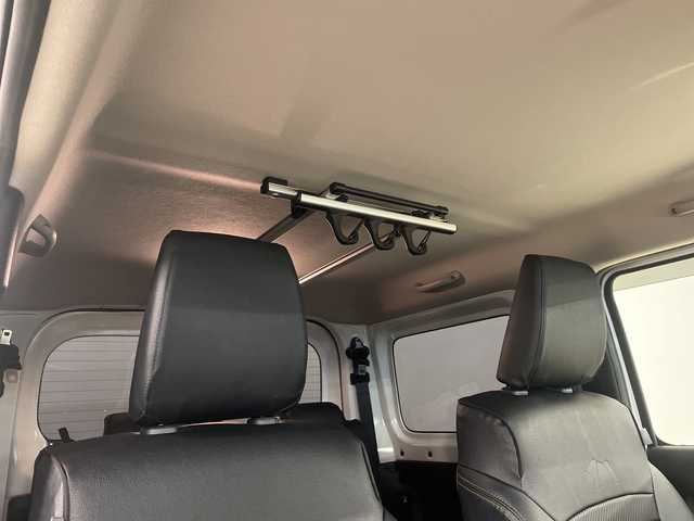 スズキ ジムニー XC 熊本県 2023(令5)年 2.6万km ピュアホワイトP 衝突軽減システム　/社外ナビ(ＣＤ/ＤＶＤ/ＴＶ)　/シートカバー　/前席シートヒーター　/クルーズコントロール/ＬＥＤヘッドライト　/ヒーテッドドアミラー　/オートライト　/背面タイヤ　/前後ドライブレコーダー/4WD　/純正アルミホイール　/純正フロアマット