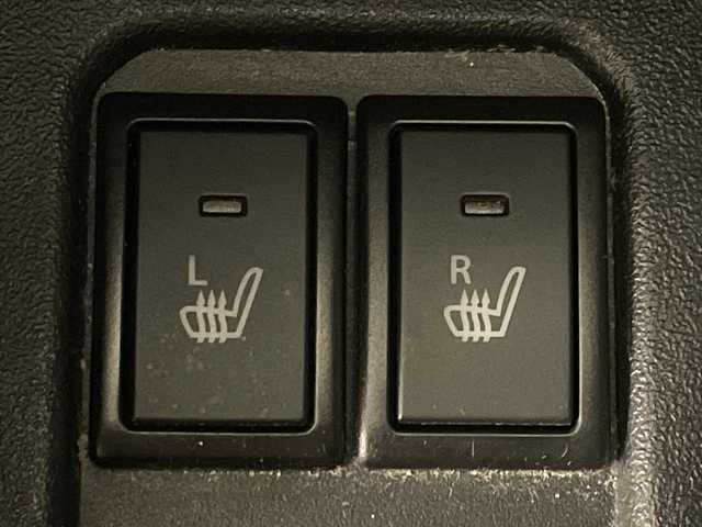 スズキ ジムニー XC 熊本県 2023(令5)年 2.6万km ピュアホワイトP 衝突軽減システム　/社外ナビ(ＣＤ/ＤＶＤ/ＴＶ)　/シートカバー　/前席シートヒーター　/クルーズコントロール/ＬＥＤヘッドライト　/ヒーテッドドアミラー　/オートライト　/背面タイヤ　/前後ドライブレコーダー/4WD　/純正アルミホイール　/純正フロアマット