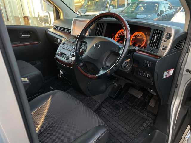 日産 エルグランド ハイウェイスター 青森県 2007(平19)年 14.3万km ダイヤモンドシルバー ワンオーナー/4WD/純正ナビ/社外フルセグチューナー/CD・DVD・AUX/サイドブラインドモニター/ETC/両側パワースライドドア/アクティブAFS/HIDヘッドライト/フォグランプ/純正17インチアルミ/保証書・取扱書/スペアキー