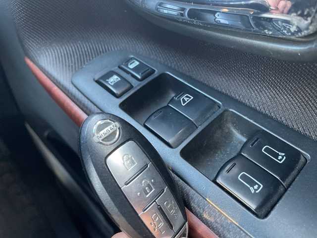 日産 エルグランド ハイウェイスター 青森県 2007(平19)年 14.3万km ダイヤモンドシルバー ワンオーナー/4WD/純正ナビ/社外フルセグチューナー/CD・DVD・AUX/サイドブラインドモニター/ETC/両側パワースライドドア/アクティブAFS/HIDヘッドライト/フォグランプ/純正17インチアルミ/保証書・取扱書/スペアキー