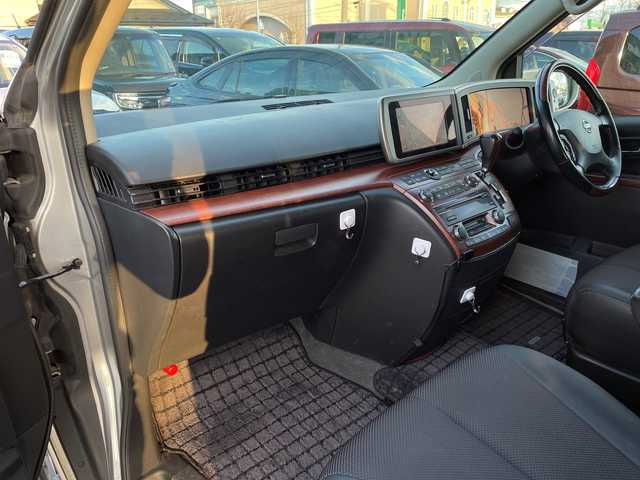 日産 エルグランド ハイウェイスター 青森県 2007(平19)年 14.3万km ダイヤモンドシルバー ワンオーナー/4WD/純正ナビ/社外フルセグチューナー/CD・DVD・AUX/サイドブラインドモニター/ETC/両側パワースライドドア/アクティブAFS/HIDヘッドライト/フォグランプ/純正17インチアルミ/保証書・取扱書/スペアキー