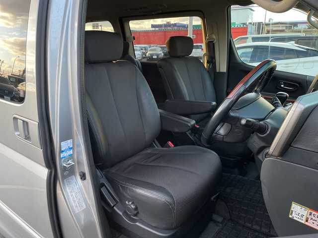 日産 エルグランド ハイウェイスター 青森県 2007(平19)年 14.3万km ダイヤモンドシルバー ワンオーナー/4WD/純正ナビ/社外フルセグチューナー/CD・DVD・AUX/サイドブラインドモニター/ETC/両側パワースライドドア/アクティブAFS/HIDヘッドライト/フォグランプ/純正17インチアルミ/保証書・取扱書/スペアキー