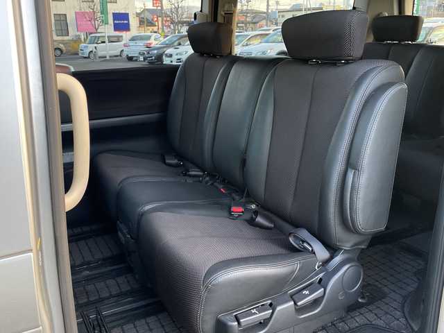 日産 エルグランド ハイウェイスター 青森県 2007(平19)年 14.3万km ダイヤモンドシルバー ワンオーナー/4WD/純正ナビ/社外フルセグチューナー/CD・DVD・AUX/サイドブラインドモニター/ETC/両側パワースライドドア/アクティブAFS/HIDヘッドライト/フォグランプ/純正17インチアルミ/保証書・取扱書/スペアキー