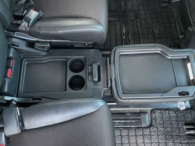 日産 エルグランド ハイウェイスター 青森県 2007(平19)年 14.3万km ダイヤモンドシルバー ワンオーナー/4WD/純正ナビ/社外フルセグチューナー/CD・DVD・AUX/サイドブラインドモニター/ETC/両側パワースライドドア/アクティブAFS/HIDヘッドライト/フォグランプ/純正17インチアルミ/保証書・取扱書/スペアキー