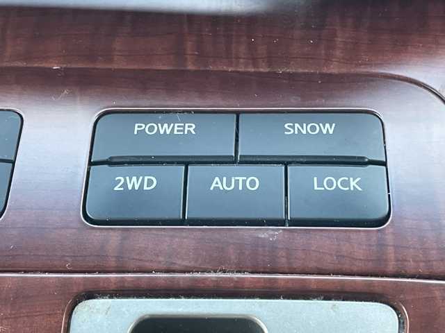 日産 エルグランド ハイウェイスター 青森県 2007(平19)年 14.3万km ダイヤモンドシルバー ワンオーナー/4WD/純正ナビ/社外フルセグチューナー/CD・DVD・AUX/サイドブラインドモニター/ETC/両側パワースライドドア/アクティブAFS/HIDヘッドライト/フォグランプ/純正17インチアルミ/保証書・取扱書/スペアキー