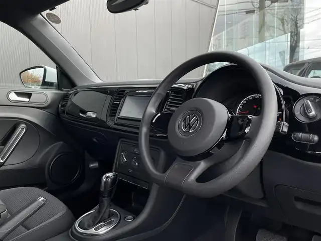 フォルクスワーゲン ザ・ビートル 長野県 2015(平27)年 5万km 白 ストラーダナビ/ 地デジTV/ バックカメラ/ CD/DVD/ bluetooth/ AUX/ HIDヘッドライト/ スマートキー/ プッシュスタート/ ETC/ 純正16インチAW