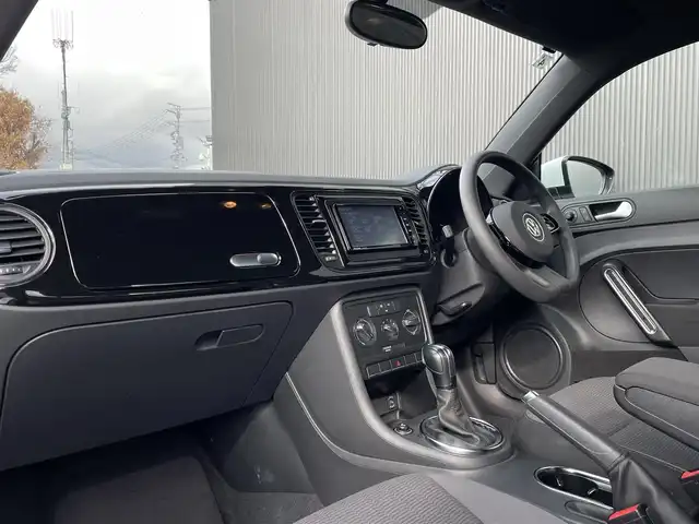 フォルクスワーゲン ザ・ビートル 長野県 2015(平27)年 5万km 白 ストラーダナビ/ 地デジTV/ バックカメラ/ CD/DVD/ bluetooth/ AUX/ HIDヘッドライト/ スマートキー/ プッシュスタート/ ETC/ 純正16インチAW