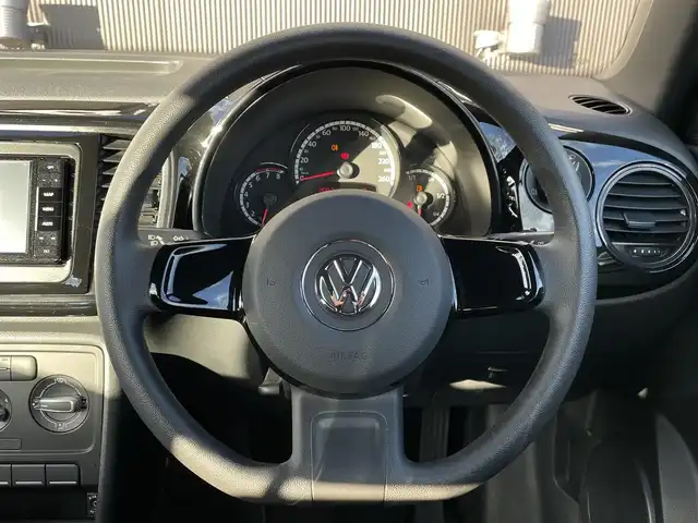 フォルクスワーゲン ザ・ビートル 長野県 2015(平27)年 5万km 白 ストラーダナビ/ 地デジTV/ バックカメラ/ CD/DVD/ bluetooth/ AUX/ HIDヘッドライト/ スマートキー/ プッシュスタート/ ETC/ 純正16インチAW