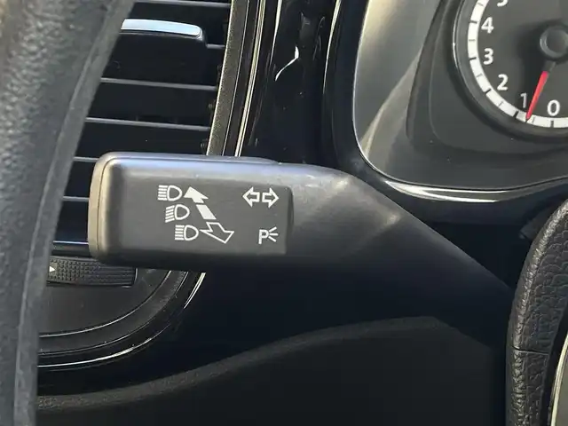 フォルクスワーゲン ザ・ビートル 長野県 2015(平27)年 5万km 白 ストラーダナビ/ 地デジTV/ バックカメラ/ CD/DVD/ bluetooth/ AUX/ HIDヘッドライト/ スマートキー/ プッシュスタート/ ETC/ 純正16インチAW