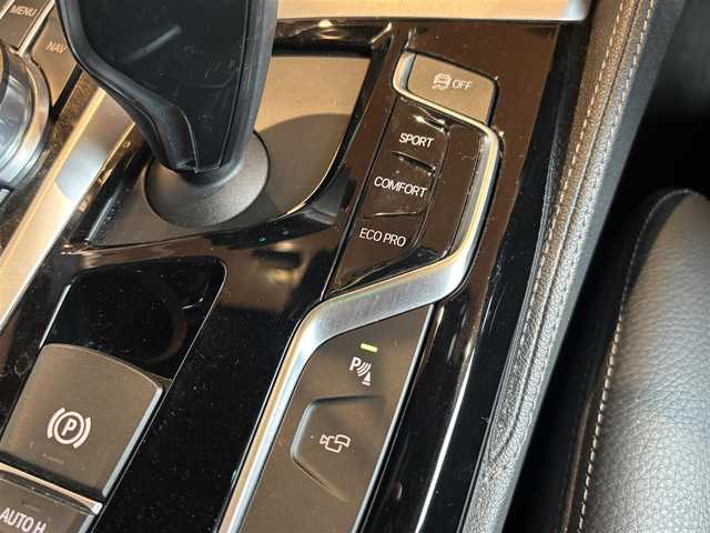 ＢＭＷ ５３０ｉ Mスポーツ 宮城県 2018(平30)年 4万km サファイアブラックP アクティブクルーズコントロール/レーンチェンジウォーニング/レーンキープアシスト/iDriveナビゲーションシステム/トップビューカメラ/フルセグTV/ブラックレザーシート/シートヒーター/メモリ機能付きパワーシート/アイドリングストップ/ステアリングスイッチ/パドルシフト/コンフォートアクセス/パワーバックドア/LEDヘッドライト/オートライト/フロント/バックフォグランプ
