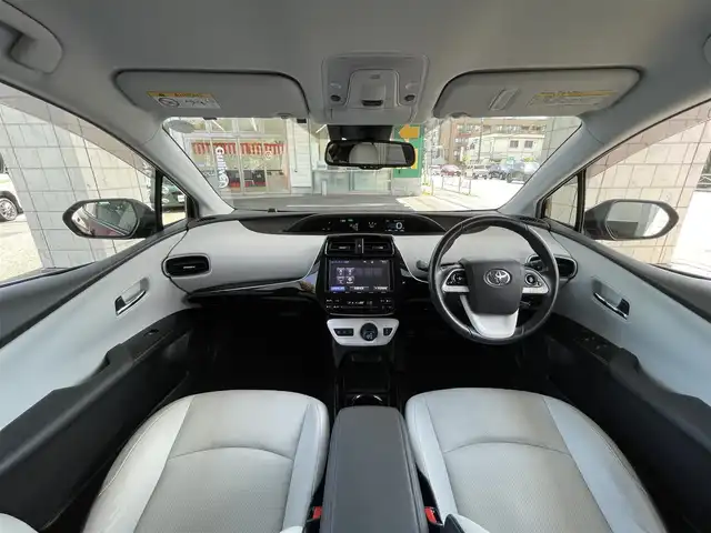 トヨタ プリウス A プレミアム　ツーリングセレ 東京都 2016(平28)年 6.9万km エモーショナルレッド 純正メモリナビ（DSZT-YC4T）/・フルセグTV/DVD/Bluetoothオーディオ/バックカメラ/本革シート/・前席シートヒーター/Toyota Safety Sense P/・プリクラッシュセーフティシステム/・レーンディパーチャーアラート（ステアリング制御付）/・オートマチックハイビーム/・レーダークルーズコントロール（全車速追従機能付）/ブラインドスポットモニター/カラーヘッドアップディスプレイ/AC100V1500W/LEDヘッドランプ/フロアマット/保証書/スペアキー