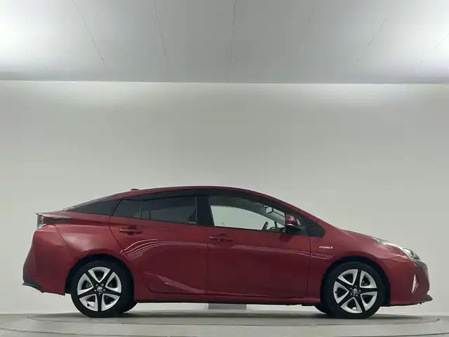トヨタ プリウス A プレミアム　ツーリングセレ 埼玉県 2016(平28)年 6.9万km エモーショナルレッド 純正９型ナビ　ＴＶ　Ｂｌｕｅｔｏｏｔｈ　バックカメラ　レザーシート　シート―ヒーター　ＡＣ１００Ｖ充電　ブラインドスポットモニター　　ＨＵＤ　レーダークルーズコントロール　プリクラッシュセーフティ