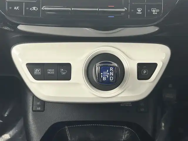 トヨタ プリウス A プレミアム　ツーリングセレ 埼玉県 2016(平28)年 6.9万km エモーショナルレッド 純正９型ナビ　ＴＶ　Ｂｌｕｅｔｏｏｔｈ　バックカメラ　レザーシート　シート―ヒーター　ＡＣ１００Ｖ充電　ブラインドスポットモニター　　ＨＵＤ　レーダークルーズコントロール　プリクラッシュセーフティ