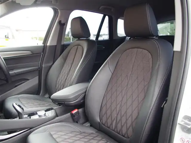 ＢＭＷ Ｘ１ xDrive 18d xライン 埼玉県 2020(令2)年 1.5万km アルピンホワイトⅢ ブラックハーフレザーシート /アダプティブクルーズコントロール /インテリジェントセーフティ /パークディスタンスコントロール /コンフォートアクセス /バックカメラ /ETC /iDriveナビ /シートポジションメモリー機能