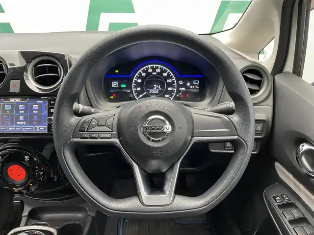 日産 ノート e－パワー X 鹿児島県 2018(平30)年 7.7万km ホワイト 純正ＳＤナビ【ＭＭ３１８Ｄ－Ｗ】　/フルセグＴＶ　/全方位カメラ　/ステアリングリモコン　/デジタルインナーミラー　/ＬＥＤヘッドライト　/オートマチックハイビーム　/ドライブレコーダー　/ＥＴＣ　/電動格納ミラー/禁煙車