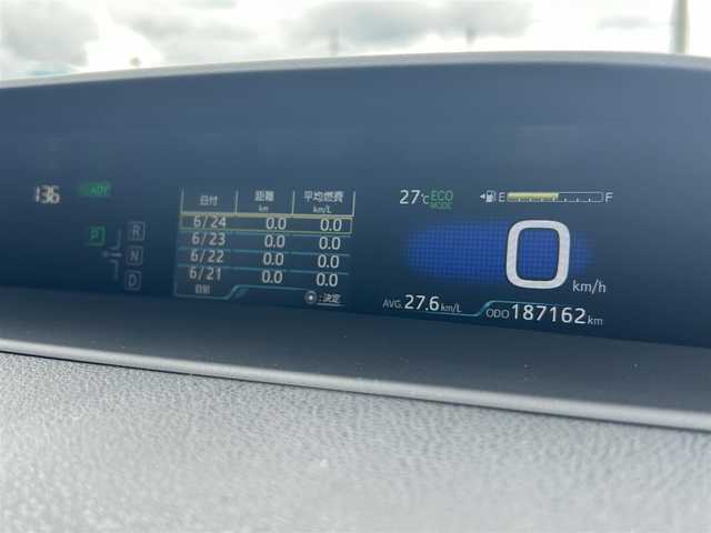 トヨタ プリウス Sセーフティプラス 岩手県 2017(平29)年 18.8万km シルバーM 純正SDナビ/FM/AM/CD/Bluetooth/ワンセグTV/衝突被害軽減ブレーキ/レーンキープアシスト/横滑り防止装置/クリアランスソナー/バックカメラ/オートライト/LEDヘッドライト/フォグランプ/ワイパーデアイサー/レーダークルーズコントロール/アドバンストパーク/プッシュスタート/スマートキー/スペアキー×1