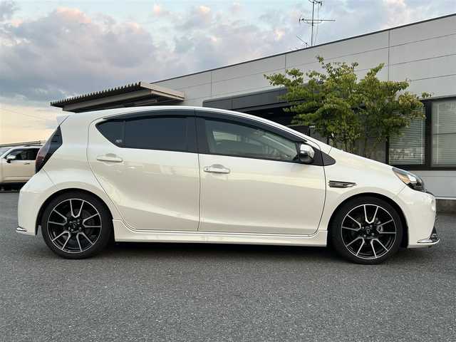 トヨタ アクア G G’s 奈良県 2016(平28)年 10.3万km ライムホワイトパールクリスタルシャイン ディーラー純正ナビ(NHZN-W60G)/BT/CD/TV/DVD/SD//衝突軽減システム/横滑り防止装置/車線はみだし防止装置/バックカメラ/LEDヘッドライト/LEDフォグライト/シートヒーター/フルセグTV/ハーフレザーシート/保証書・取説付き