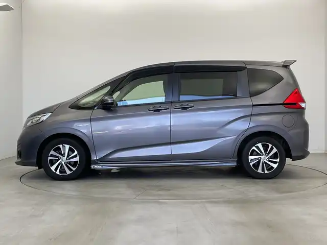 ホンダ フリード ハイブリット G ホンダセンシング 新潟県 2016(平28)年 2.7万km モダンスティールM ワンオーナー/禁煙車/純正メモリナビ/（BT/FM/AM/フルセグTV）/バックカメラ/ステアリングスイッチ/ハーフレザーシート/両側パワースライドドア/ワイパーデアイサー/先行車発進お知らせ装置/サンシェード/純正LEDオートヘッドライト/フロントフォグ/電格ミラー/ドアバイザー/ETC/取扱説明書/保証書