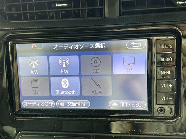 トヨタ アクア クロスオーバー 沖縄県 2018(平30)年 3.7万km ライムホワイトパールクリスタルシャイン 県外仕入　/禁煙車　/純正7インチナビ（ワンセグ，ＢＴ，ＣＤ／ＤＶＤ，ラジオ）　/バックカメラ　/ハーフレザーシート　/ルーフレール　/純正フロアマット　/ビルドインＥＴＣ　/ドライブレコーダー/純正16インチアルミホイール　/リモコンキー
