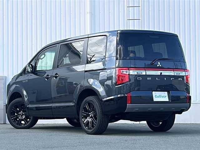 三菱 デリカＤ：５ シャモニー 三重県 2025(令7)年 0.1千km グラファイトグレーメタリック/ブラックマイカ 登録済未使用車/バックカメラ/BSM/前席シートヒーター/パワーバックドア/スペアキー/AC100V/両側パワースライドドア/ステアリングヒーター/革巻きステアリング/ステアリングスイッチ/前席パワーシート/レーダークルーズコントロール/レーンキープアシスト/衝突軽減ブレーキ/ハーフレザーシート/LEDヘッドライト/オートハイビーム/オートライト/電動格納ミラー/禁煙車