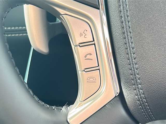 三菱 デリカＤ：５ シャモニー 三重県 2025(令7)年 0.1千km グラファイトグレーメタリック/ブラックマイカ 登録済未使用車/バックカメラ/BSM/前席シートヒーター/パワーバックドア/スペアキー/AC100V/両側パワースライドドア/ステアリングヒーター/革巻きステアリング/ステアリングスイッチ/前席パワーシート/レーダークルーズコントロール/レーンキープアシスト/衝突軽減ブレーキ/ハーフレザーシート/LEDヘッドライト/オートハイビーム/オートライト/電動格納ミラー/禁煙車