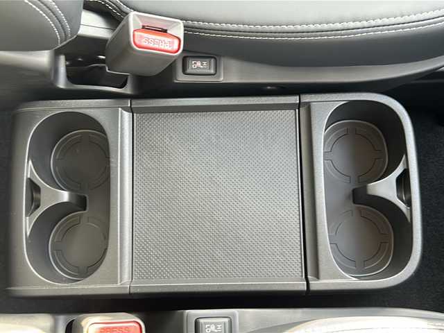 三菱 デリカＤ：５ シャモニー 三重県 2025(令7)年 0.1千km グラファイトグレーメタリック/ブラックマイカ 登録済未使用車/バックカメラ/BSM/前席シートヒーター/パワーバックドア/スペアキー/AC100V/両側パワースライドドア/ステアリングヒーター/革巻きステアリング/ステアリングスイッチ/前席パワーシート/レーダークルーズコントロール/レーンキープアシスト/衝突軽減ブレーキ/ハーフレザーシート/LEDヘッドライト/オートハイビーム/オートライト/電動格納ミラー/禁煙車