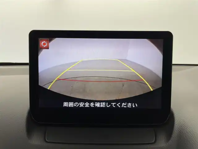 マツダ マツダ２ 15S ブラックトーンED 群馬県 2022(令4)年 3.6万km ソニックシルバーM ・ＣＤ／ＤＶＤプレーヤー＋地上デジタルＴＶチューナー（フルセグ）/＝＝＝＝＝/・スマート・ブレーキ・サポート/・マツダ・レーダー・クルーズ・コントロール［全車速追従機能付］/・レーン・キープ・アシスト・システム/・電動格納リモコン式カラードドアミラー（カラー：グロスブラック）/・マフラーカッター/・フロントバンパーロアガーニッシュ／リアバンパーロアガーニッシュ（カラー：サテンクロームメッキ）/・フロントグリル（カラー：グロスブラック）/・ステアリング：シフトスイッチ/・シャークフィンアンテナ（ラジオ用）/・１８５／６０Ｒ１６　８６Ｈタイヤ＆１６×５．５Ｊインチアルミホイール（ブラックメタリック塗装）/・シート（カラー：ブラック）/・エアコンルーバー加飾（内側：ダークレッド）/・コンソールサイドデコレーション（カラー：ブラック）/・ステアリングスイッチパネル加飾（サテンクロームメッキ）/・シフトベゼル（カラー：シルバー）/・ステアリング／シフトノブ／パーキングブレーキレバー（材質：本革巻）