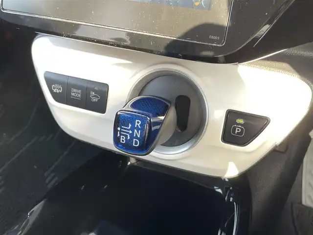 トヨタ プリウス ＰＨＶ S ナビパッケージ 愛知県 2017(平29)年 5.3万km スピリテッドアクアメタリック 純正SDメモリーナビ/バックカメラ/フルセグTV/ETC2.0/Bluetooth/USB/AUX接続/シートヒーター（D/N）/純正フロアマット/純正15インチアルミホイール（キャップあり）/レーダークルーズコントロール/LEDヘッドライト/オートマチックハイビーム/コーナーセンサー/横滑り防止装置/衝突軽減ブレーキ/レーンキープアシスト/純正ドライブレコーダー（前）/ステアリングヒーター/スマートキー/プッシュスタート