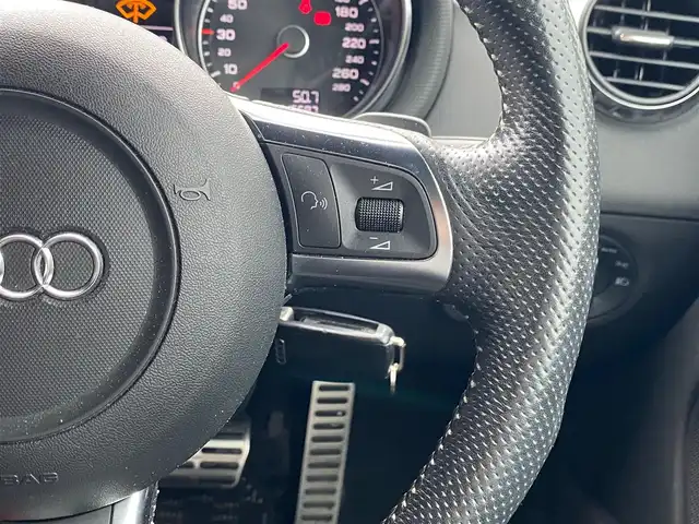 アウディ ＴＴクーペ 2．0 TFSI Sラインパック 福岡県 2010(平22)年 11.6万km アイビスホワイト 純正ナビ/CD/DVD/Bluetooth/SD/TV/ETC/黒半革シート/パワーシート/パドルシフト/純正18インチアルミホイール/オートライト/HIDヘッドライト/純正フロアマット/保証書/取扱説明書