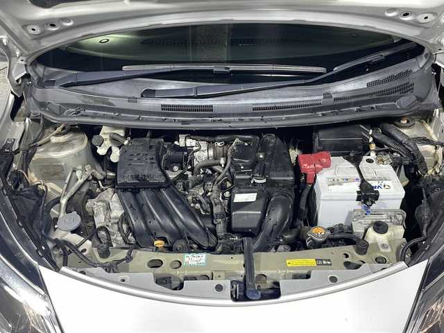 日産 ノート X 沖縄県 2018(平30)年 8.1万km ブリリアントシルバー 禁煙車　/純正ナビ[MM316D-W]/（フルセグＴＶ　ＣＤ　ＤＶＤ　Ｂｌｕｅｔｏｏｔｈ）/アラウンドビューモニター/スマートルームミラー/エマージェンシーブレーキ　/レーンキープアシスト　/コーナーセンサー　/横滑り防止装置　/アイドリングストップ/ステアリングスイッチ/スマートキー/純正アルミホイール