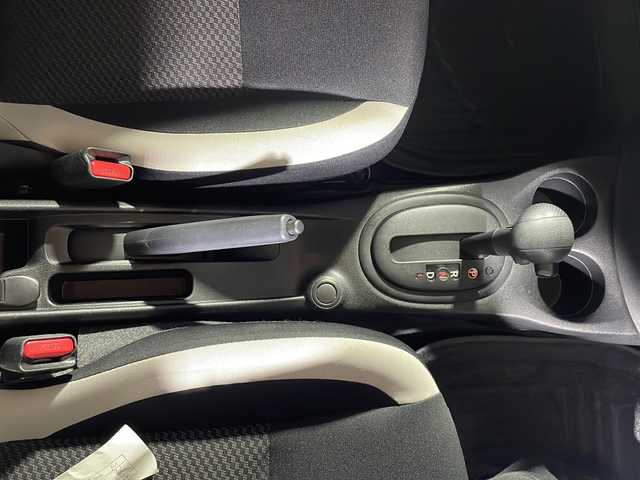 日産 ノート X 沖縄県 2018(平30)年 8.1万km ブリリアントシルバー 禁煙車　/純正ナビ[MM316D-W]/（フルセグＴＶ　ＣＤ　ＤＶＤ　Ｂｌｕｅｔｏｏｔｈ）/アラウンドビューモニター/スマートルームミラー/エマージェンシーブレーキ　/レーンキープアシスト　/コーナーセンサー　/横滑り防止装置　/アイドリングストップ/ステアリングスイッチ/スマートキー/純正アルミホイール