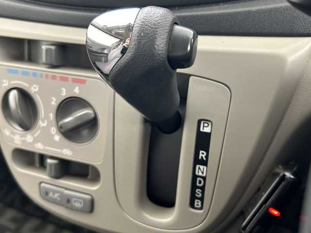 ダイハツ ミラ イース Xf SA 道央・札幌 2014(平26)年 5.8万km コットンアイボリー ・４ＷＤ/・純正オーディオ（CD/AUX）/・衝突被害軽減ブレーキ/・横滑り防止装置/・盗難防止装置/・ＥＴＣ/・エコアイドル/・電動格納ミラー/・Ｗエアバック/・リモコンキー/・スペアキー（１本）/・積込スタッドレスタイヤ社外ＡＷ（２セット）