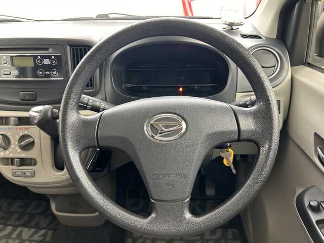 ダイハツ ミラ イース Xf SA 道央・札幌 2014(平26)年 5.8万km コットンアイボリー ・４ＷＤ/・純正オーディオ（CD/AUX）/・衝突被害軽減ブレーキ/・横滑り防止装置/・盗難防止装置/・ＥＴＣ/・エコアイドル/・電動格納ミラー/・Ｗエアバック/・リモコンキー/・スペアキー（１本）/・積込スタッドレスタイヤ社外ＡＷ（２セット）