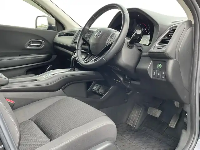 ホンダ ヴェゼル X ホンダセンシング 新潟県 2018(平30)年 11.7万km ミッドナイトブルービームM 4WD/社外SDナビ(CN-RE04D)/CD/DVD/BT/フルセグテレビ/バックカメラ/ETC/ドライブレコーダー/衝突被害軽減ブレーキ/レーンキープアシスト/レーダークルーズコントロール/シートヒーター /ステアリングスイッチ/スマートキー/プッシュスタート/LEDヘッドライト/オートライト/フォグランプ/純正16インチアルミホイール