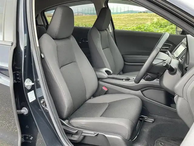 ホンダ ヴェゼル X ホンダセンシング 新潟県 2018(平30)年 11.7万km ミッドナイトブルービームM 4WD/社外SDナビ(CN-RE04D)/CD/DVD/BT/フルセグテレビ/バックカメラ/ETC/ドライブレコーダー/衝突被害軽減ブレーキ/レーンキープアシスト/レーダークルーズコントロール/シートヒーター /ステアリングスイッチ/スマートキー/プッシュスタート/LEDヘッドライト/オートライト/フォグランプ/純正16インチアルミホイール
