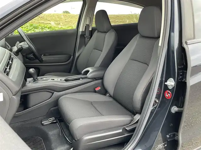 ホンダ ヴェゼル X ホンダセンシング 新潟県 2018(平30)年 11.7万km ミッドナイトブルービームM 4WD/社外SDナビ(CN-RE04D)/CD/DVD/BT/フルセグテレビ/バックカメラ/ETC/ドライブレコーダー/衝突被害軽減ブレーキ/レーンキープアシスト/レーダークルーズコントロール/シートヒーター /ステアリングスイッチ/スマートキー/プッシュスタート/LEDヘッドライト/オートライト/フォグランプ/純正16インチアルミホイール