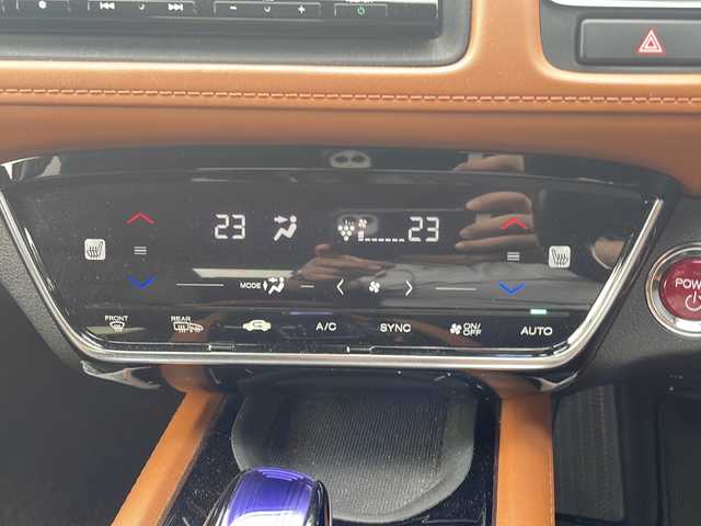 ホンダ ヴェゼル ハイブリッド Z ホンダセンシング 岩手県 2017(平29)年 4.6万km プレミアムクリスタルレッドM 純正メモリナビ/AM/FM/CD/DVD/Bluetooth/バックカメラ/ビルトインETC/ドライブレコーダー/クルーズコントロール/衝突被害軽減ブレーキ/レーンキープアシスト/横滑り防止装置/アイドリングストップ/シートヒーター/オートライト/LEDヘッドライト/フォグランプ/スマートキー/プッシュスタート/電動格納ミラー/純正17インチAW/純正フロアマット/純正ドアバイザー/保証書HDDナビ