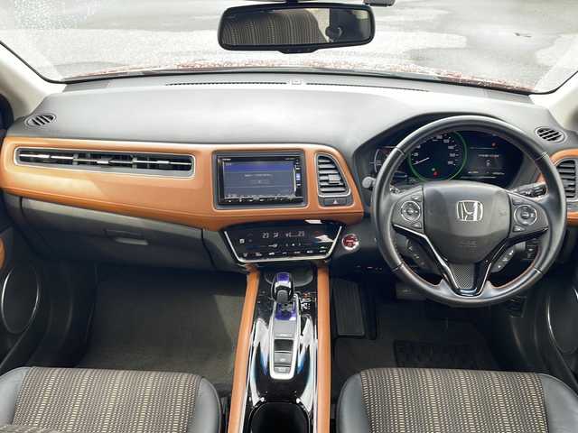 ホンダ ヴェゼル ハイブリッド Z ホンダセンシング 岩手県 2017(平29)年 4.6万km プレミアムクリスタルレッドM 純正メモリナビ/AM/FM/CD/DVD/Bluetooth/バックカメラ/ビルトインETC/ドライブレコーダー/クルーズコントロール/衝突被害軽減ブレーキ/レーンキープアシスト/横滑り防止装置/アイドリングストップ/シートヒーター/オートライト/LEDヘッドライト/フォグランプ/スマートキー/プッシュスタート/電動格納ミラー/純正17インチAW/純正フロアマット/純正ドアバイザー/保証書HDDナビ
