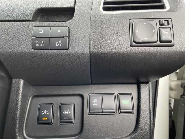 日産 セレナ ハイウェイスター Aセーフティ 岩手県 2014(平26)年 8.4万km ブリリアントホワイトパール 純正SDナビ/フリップダウンモニター/4WD/片側パワースライドドア/クルーズコントロール/電動格納ミラー/バックカメラ/WAC/アイドリングストップ/全方位カメラ