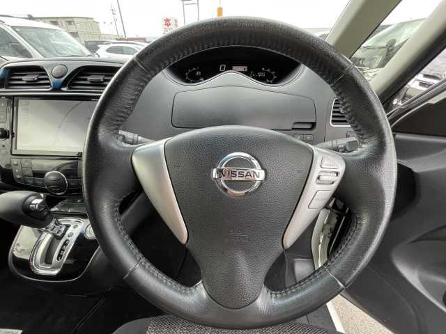 日産 セレナ ハイウェイスター Aセーフティ 岩手県 2014(平26)年 8.4万km ブリリアントホワイトパール 純正SDナビ/フリップダウンモニター/4WD/片側パワースライドドア/クルーズコントロール/電動格納ミラー/バックカメラ/WAC/アイドリングストップ/全方位カメラ